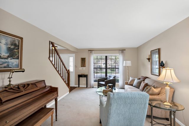 713 Hackberry Court, Bartlett, IL 60103