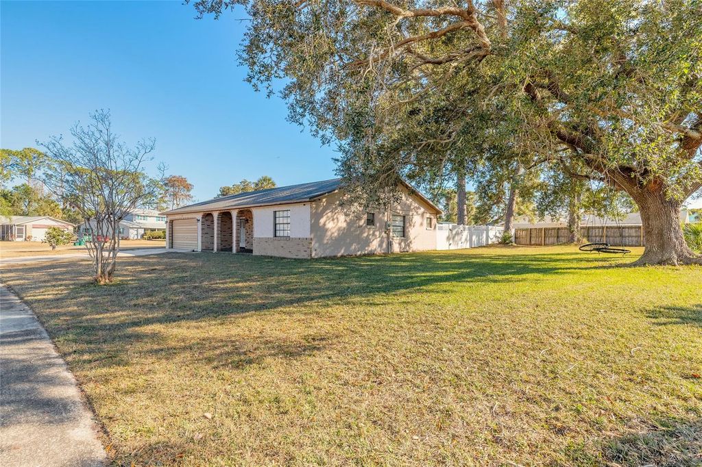 Image 4 of property listing at 1210 MELLISA DRIVE, Port Orange, FL 32129