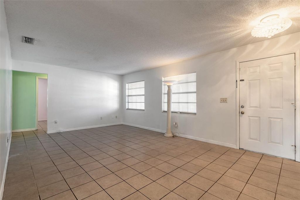 Image 6 of property listing at 1210 MELLISA DRIVE, Port Orange, FL 32129