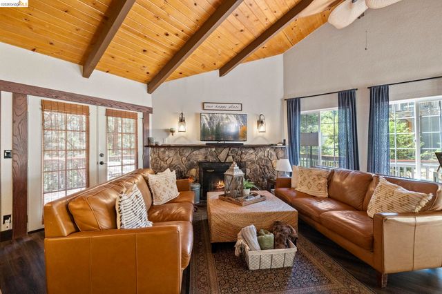 19824 Pine Mountain Dr, Groveland, CA 95321