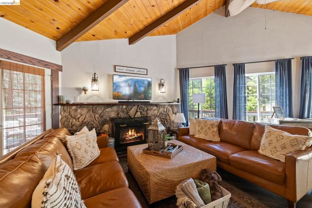 19824 Pine Mountain Dr, Groveland, CA 95321