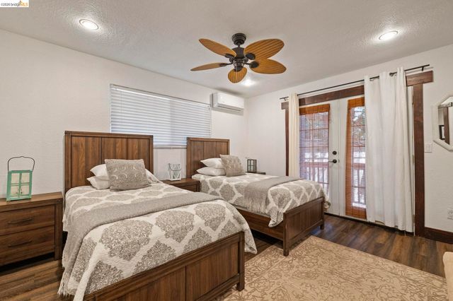 19824 Pine Mountain Dr, Groveland, CA 95321