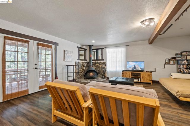 19824 Pine Mountain Dr, Groveland, CA 95321