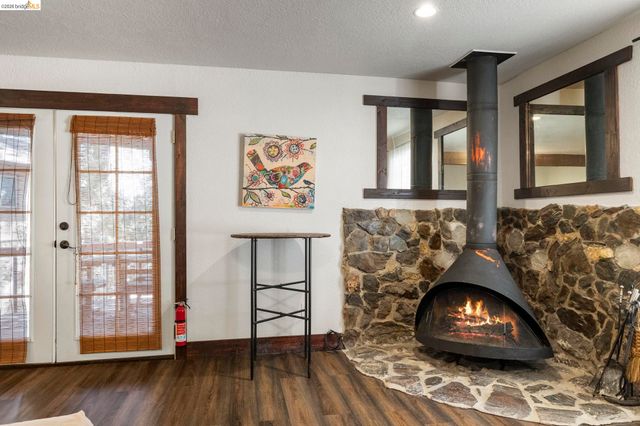 19824 Pine Mountain Dr, Groveland, CA 95321