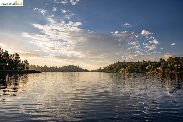 19824 Pine Mountain Dr, Groveland, CA 95321