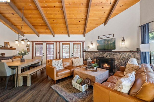 19824 Pine Mountain Dr, Groveland, CA 95321