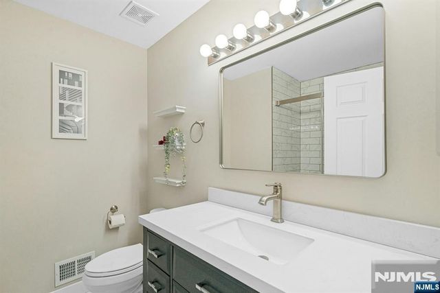 489 Green Mountain Road, Mahwah, NJ 07430