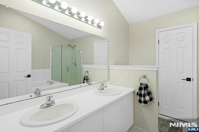 489 Green Mountain Road, Mahwah, NJ 07430