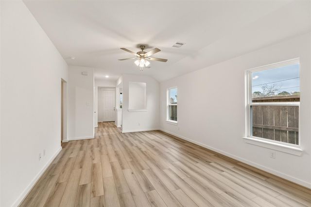 4558 Pinehurst Trace Drive, Pinehurst, TX 77362