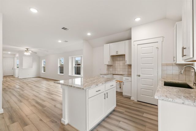 4558 Pinehurst Trace Drive, Pinehurst, TX 77362