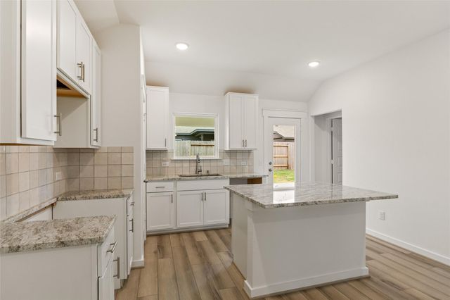 4558 Pinehurst Trace Drive, Pinehurst, TX 77362