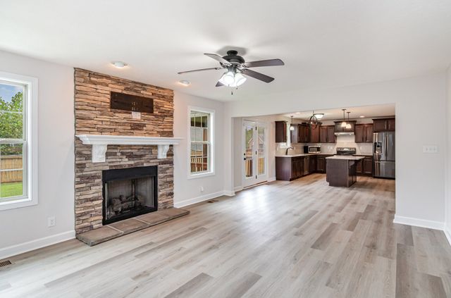369 Abeline Dr, Clarksville, TN 37043