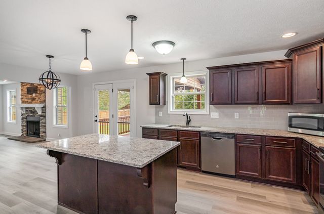 369 Abeline Dr, Clarksville, TN 37043