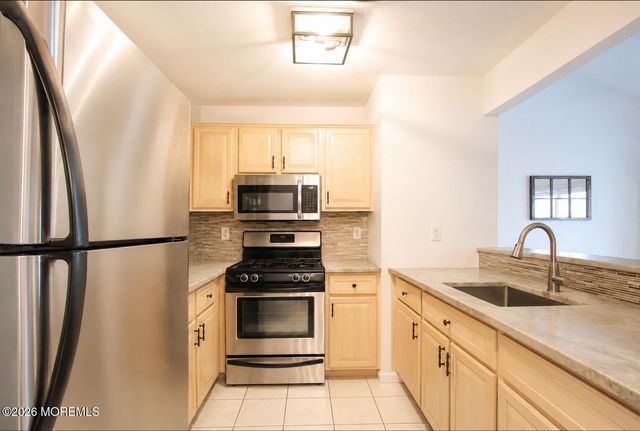 12 Hackamore Court, Tinton Falls, NJ 07753