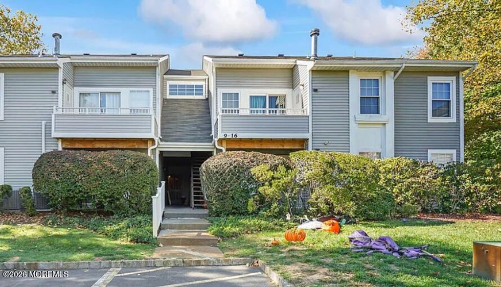 12 Hackamore Court, Tinton Falls, NJ 07753