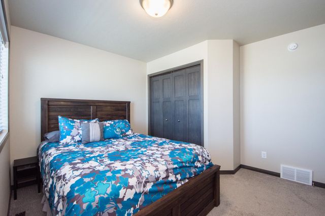 4887 Hampton Circle S, Moorhead, MN 56560