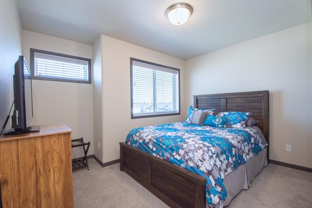 4887 Hampton Circle S, Moorhead, MN 56560