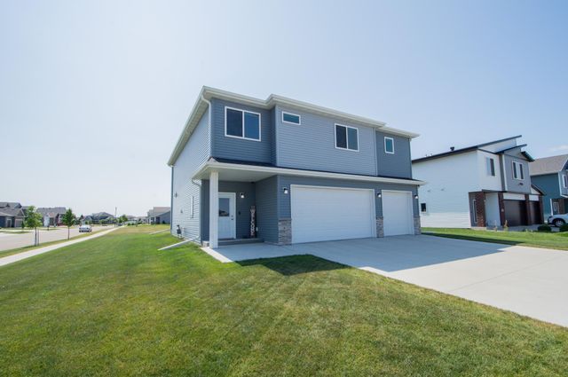 4887 Hampton Circle S, Moorhead, MN 56560