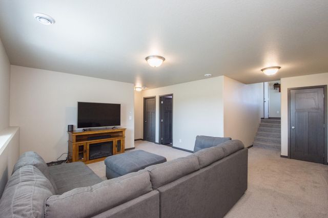 4887 Hampton Circle S, Moorhead, MN 56560