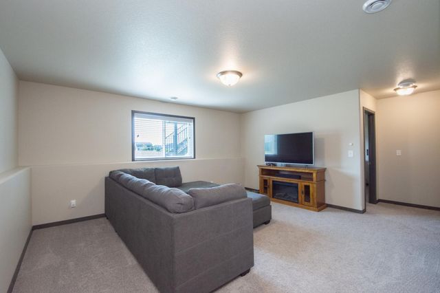 4887 Hampton Circle S, Moorhead, MN 56560