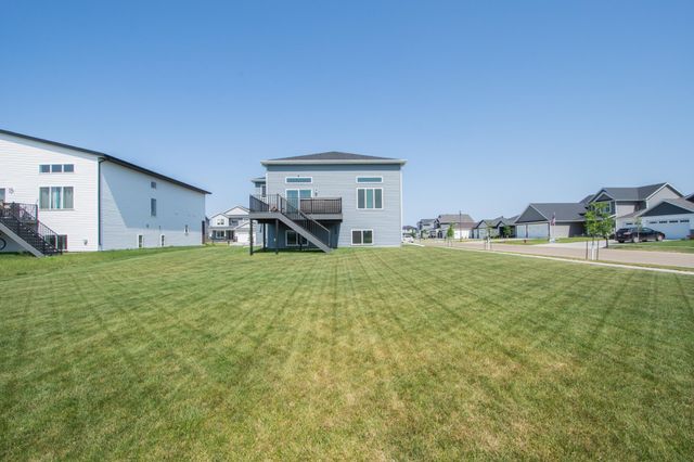 4887 Hampton Circle S, Moorhead, MN 56560