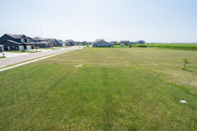 4887 Hampton Circle S, Moorhead, MN 56560