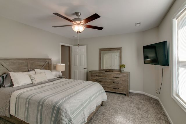 1960 Batts Ln Apt G, Clarksville, TN 37042