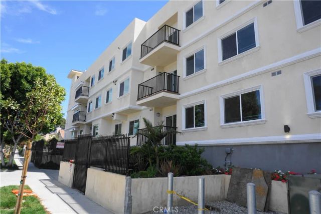 9126 Langdon Avenue 303, North Hills, CA 91343