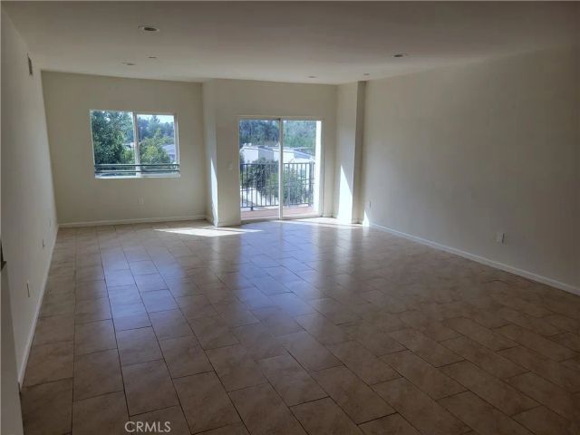 9126 Langdon Avenue 303, North Hills, CA 91343