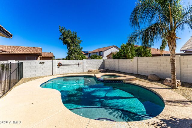18527 W CARIBBEAN Lane, Surprise, AZ 85388