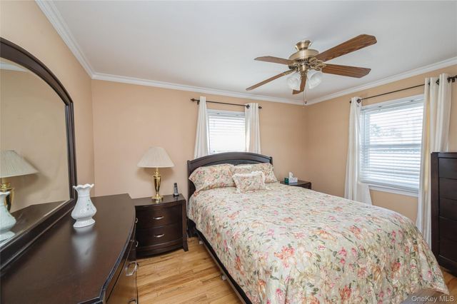 23 Gables Drive, Hicksville, NY 11801