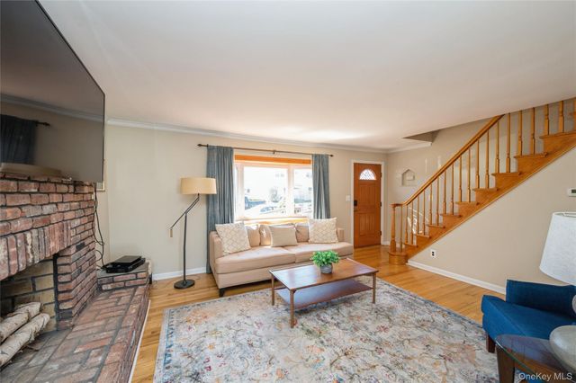 23 Gables Drive, Hicksville, NY 11801