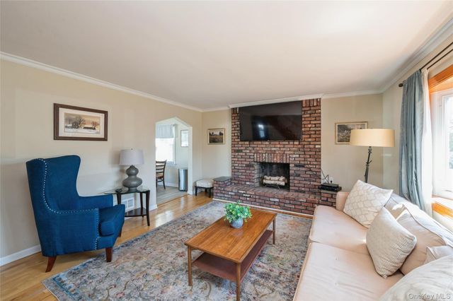 23 Gables Drive, Hicksville, NY 11801