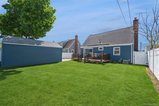 23 Gables Drive, Hicksville, NY 11801
