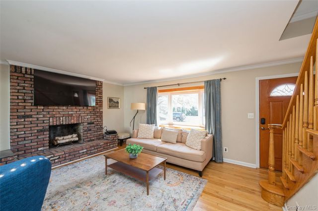 23 Gables Drive, Hicksville, NY 11801
