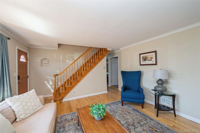 23 Gables Drive, Hicksville, NY 11801