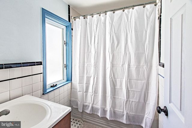 306 VILLAGE RD, Wilmington, DE 19805