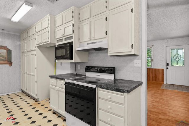 508 W Country Club Rd., Hallsville, TX 75605