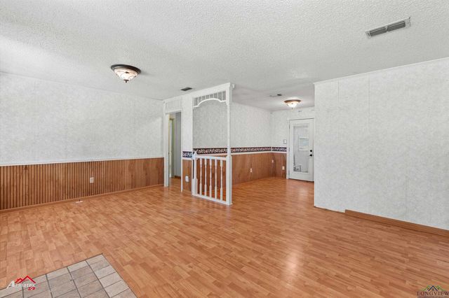 508 W Country Club Rd., Hallsville, TX 75605