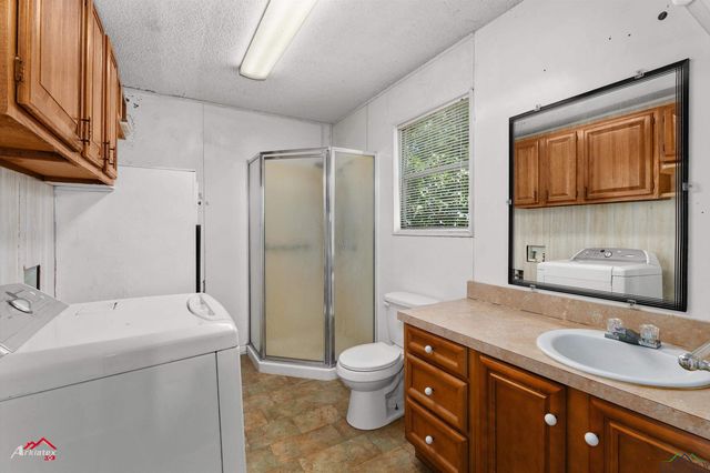 508 W Country Club Rd., Hallsville, TX 75605