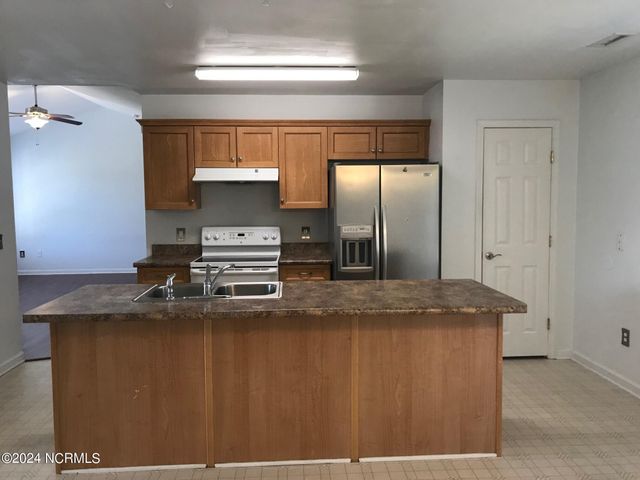 1794 Liz Lane NE, Leland, NC 28451