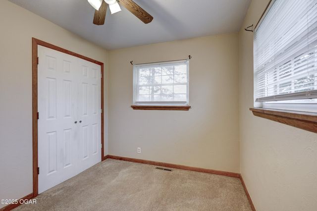 5338 W Junge Boulevard, Joplin, MO 64801