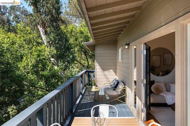 2343 Mastlands Dr, Oakland, CA 94611