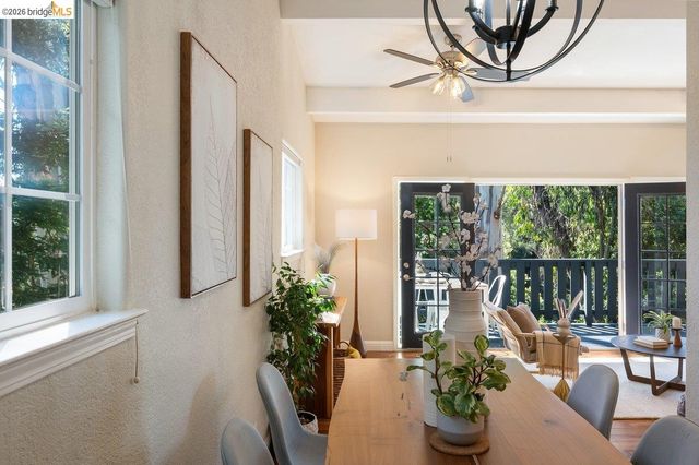 2343 Mastlands Dr, Oakland, CA 94611