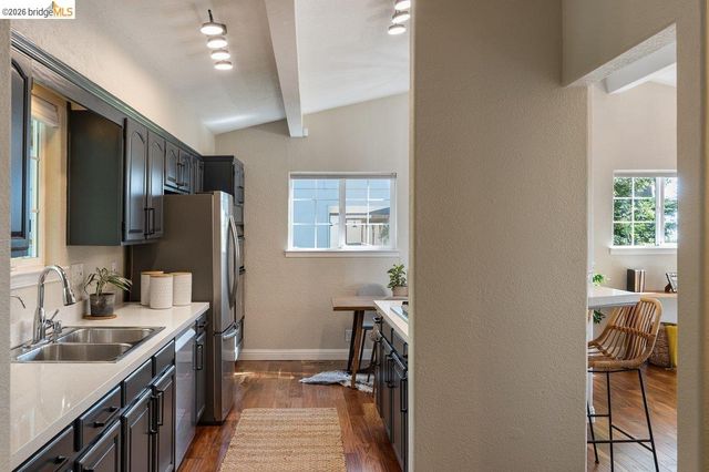 2343 Mastlands Dr, Oakland, CA 94611