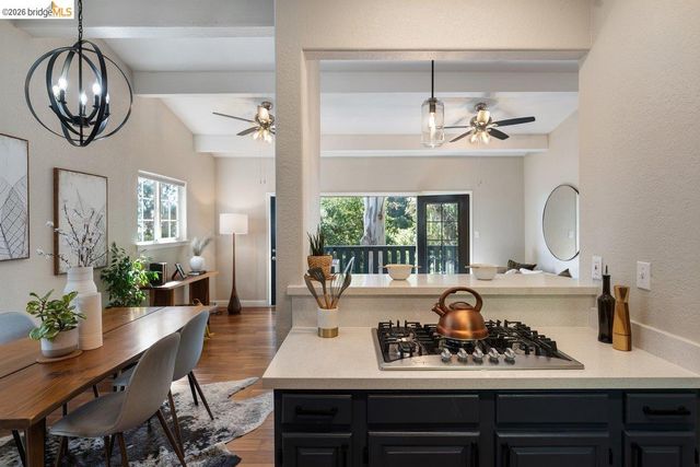 2343 Mastlands Dr, Oakland, CA 94611