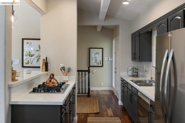 2343 Mastlands Dr, Oakland, CA 94611