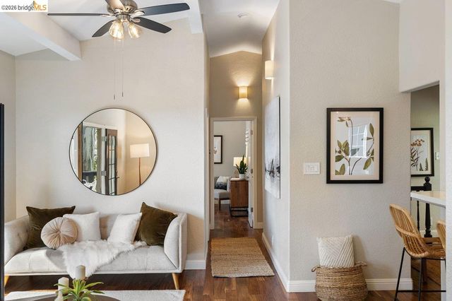 2343 Mastlands Dr, Oakland, CA 94611
