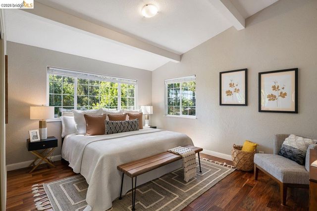 2343 Mastlands Dr, Oakland, CA 94611