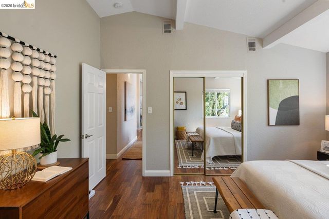 2343 Mastlands Dr, Oakland, CA 94611
